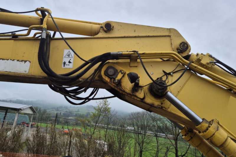 OmecoHub - Immagine NEW HOLLAND E215